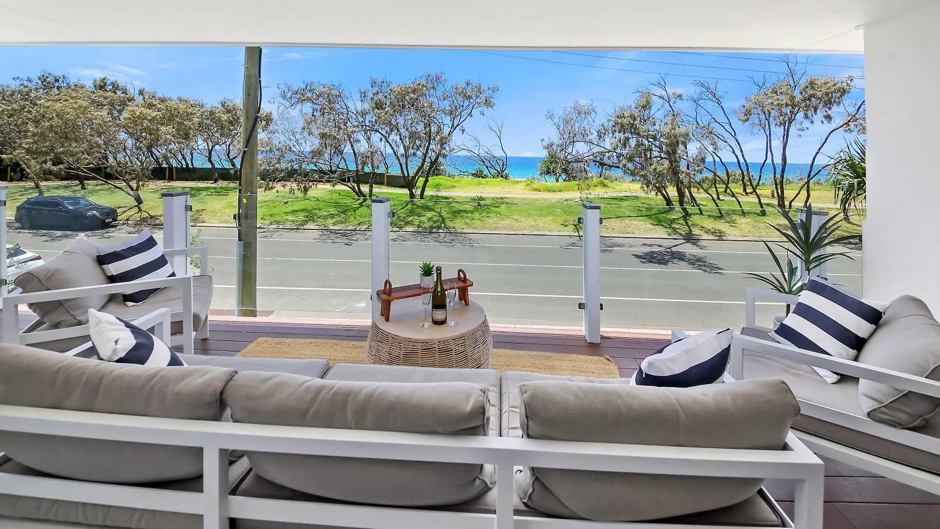 The Pacific - Absolute Beachfront In Buddina Holiday home
