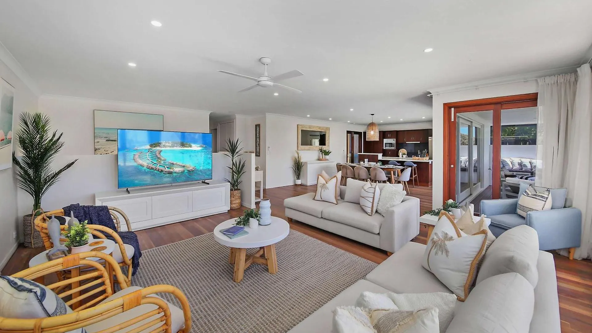 The Pacific - Absolute Beachfront In Buddina Holiday home