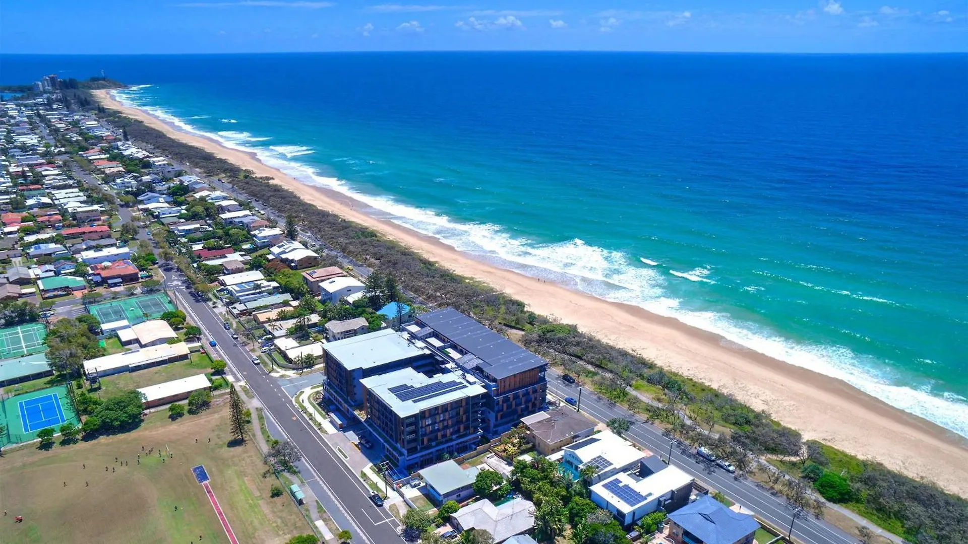 Holiday home The Pacific - Absolute Beachfront In Buddina Australia